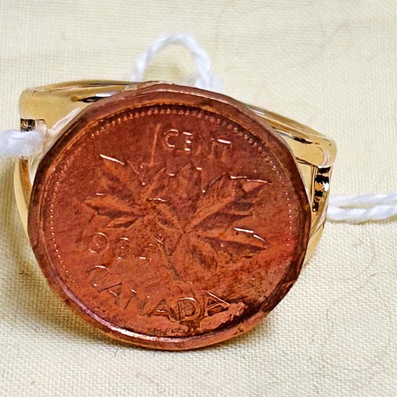 RING GENUINE CANADIAN PENNY, ON GOLD-TONE METAL, LADY SIZE 10, WILLOWBAY JEWELLE - Picture 2 of 3